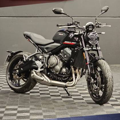 TRIUMPH TRIDENT 660 
